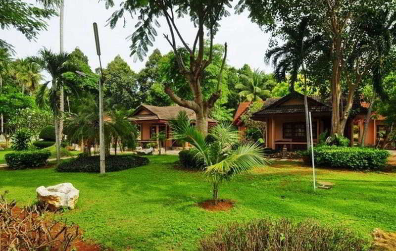 Alongkot Beach Resort Khanom Exterior foto